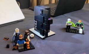 5 lego minifigures and a mini lego z16